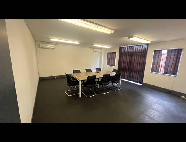 1,040M² WAREHOUSE TO LET IN SPARTAN